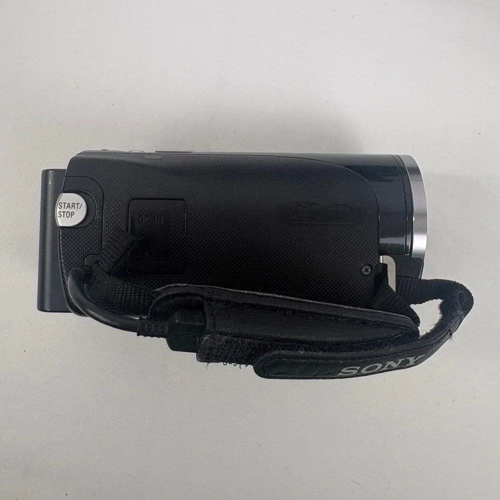 Sony Handycam HDR-CX260V 16GB HD Camcorder 30x Optical Zoom Black Bundle TESTED